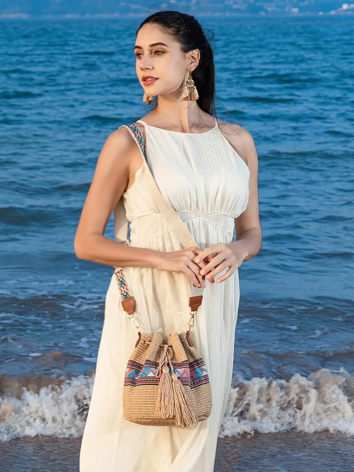 2025 Summer Straw Bucket Bag Women Woven Crossbody Bag Woven Texture Wide Shoulder Strap Beach Vacation Tassel Tote